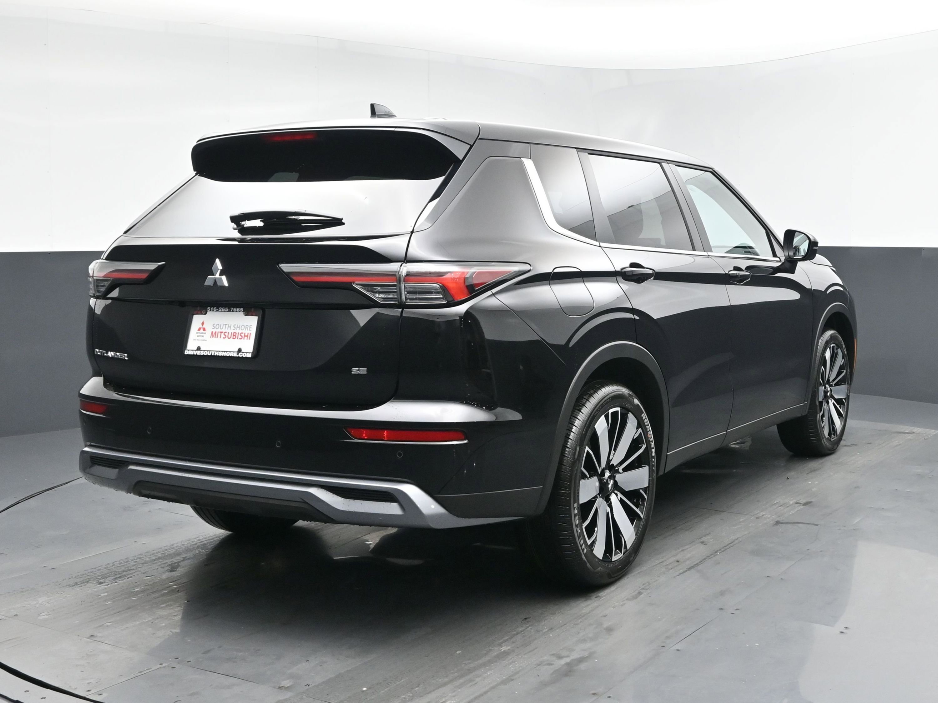 New 2026 Black Diamond Mitsubishi LE image 23
