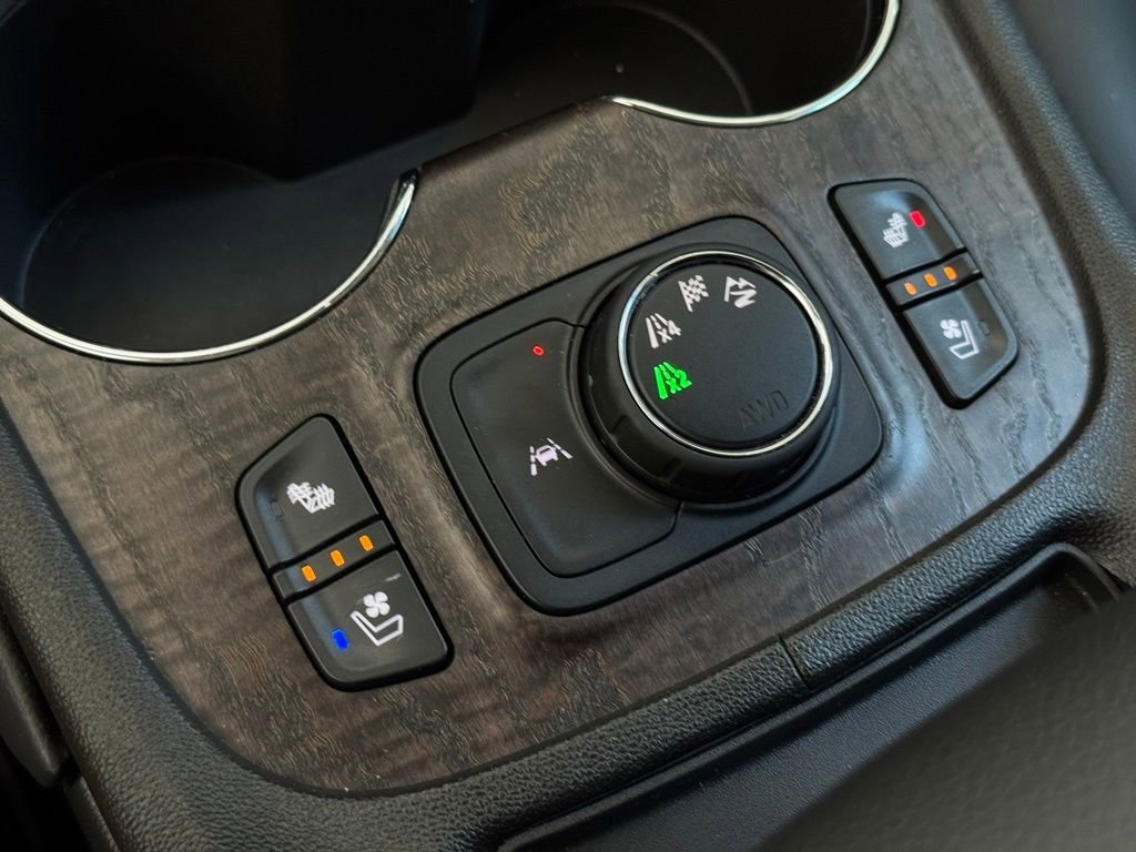 Used 2023 Summit White GMC Denali image 39