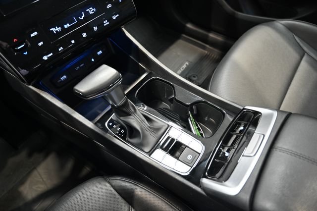 Used 2023 White Hyundai SEL image 17