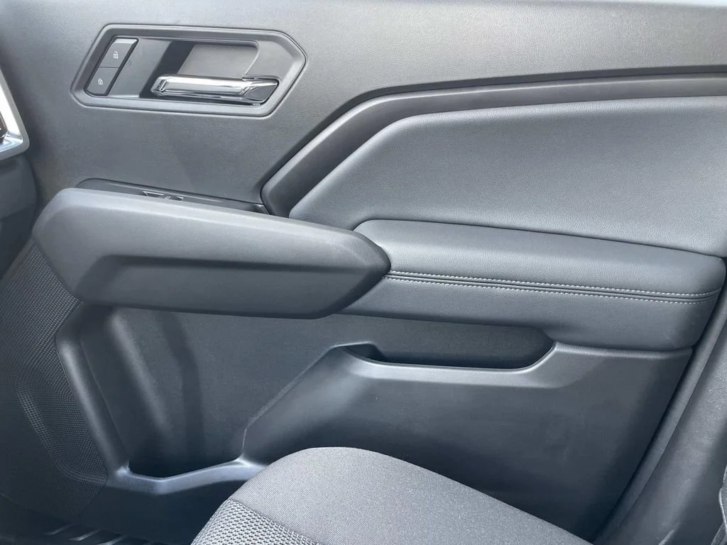 New 2026 Onyx Black GMC Elevation image 27