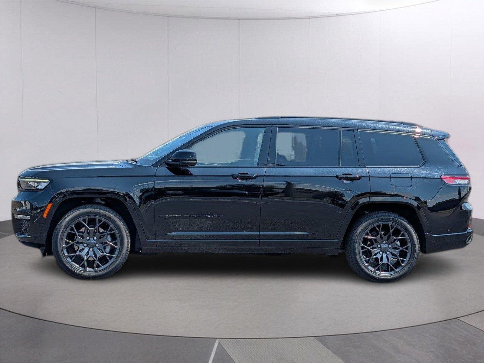 Used 2025 Diamond Black Crystal Pearlcoat Jeep Summit image 2