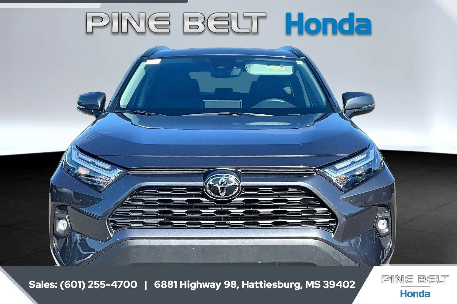 Used 2024 Magnetic Gray Metallic toyota XLE Premium image 3