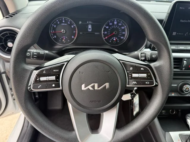 Used 2023 White Kia LXS image 15