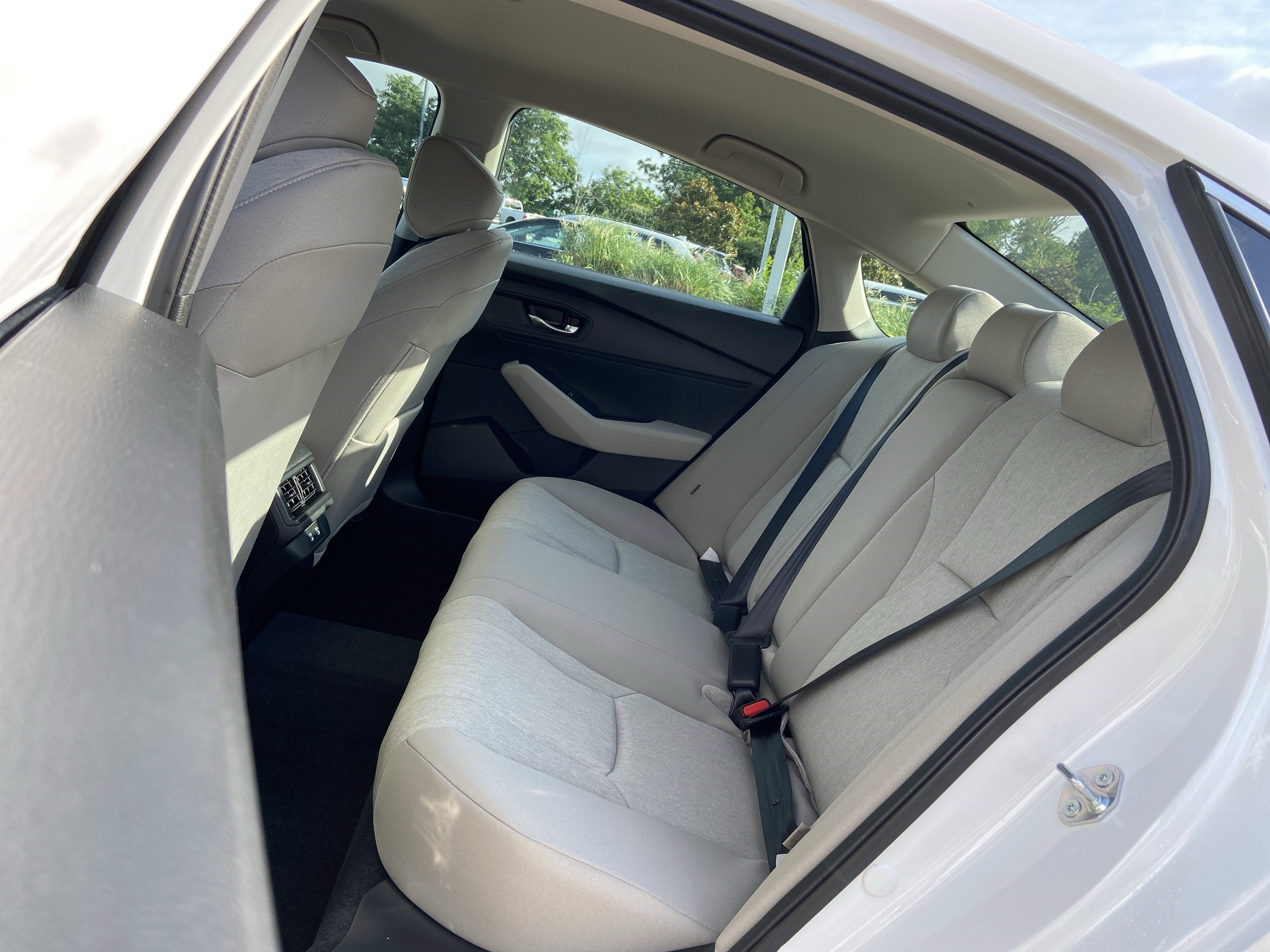 New 2026 Platinum White Pearl Honda LX image 19