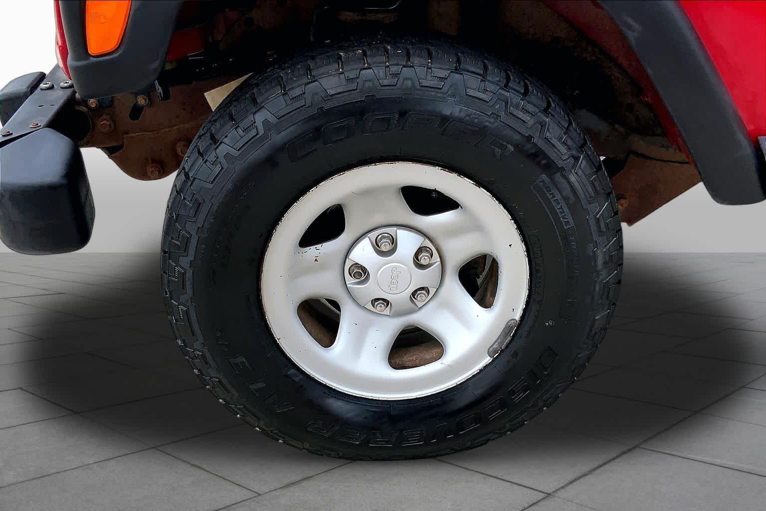 Used 2005 Flame Red Jeep X image 10
