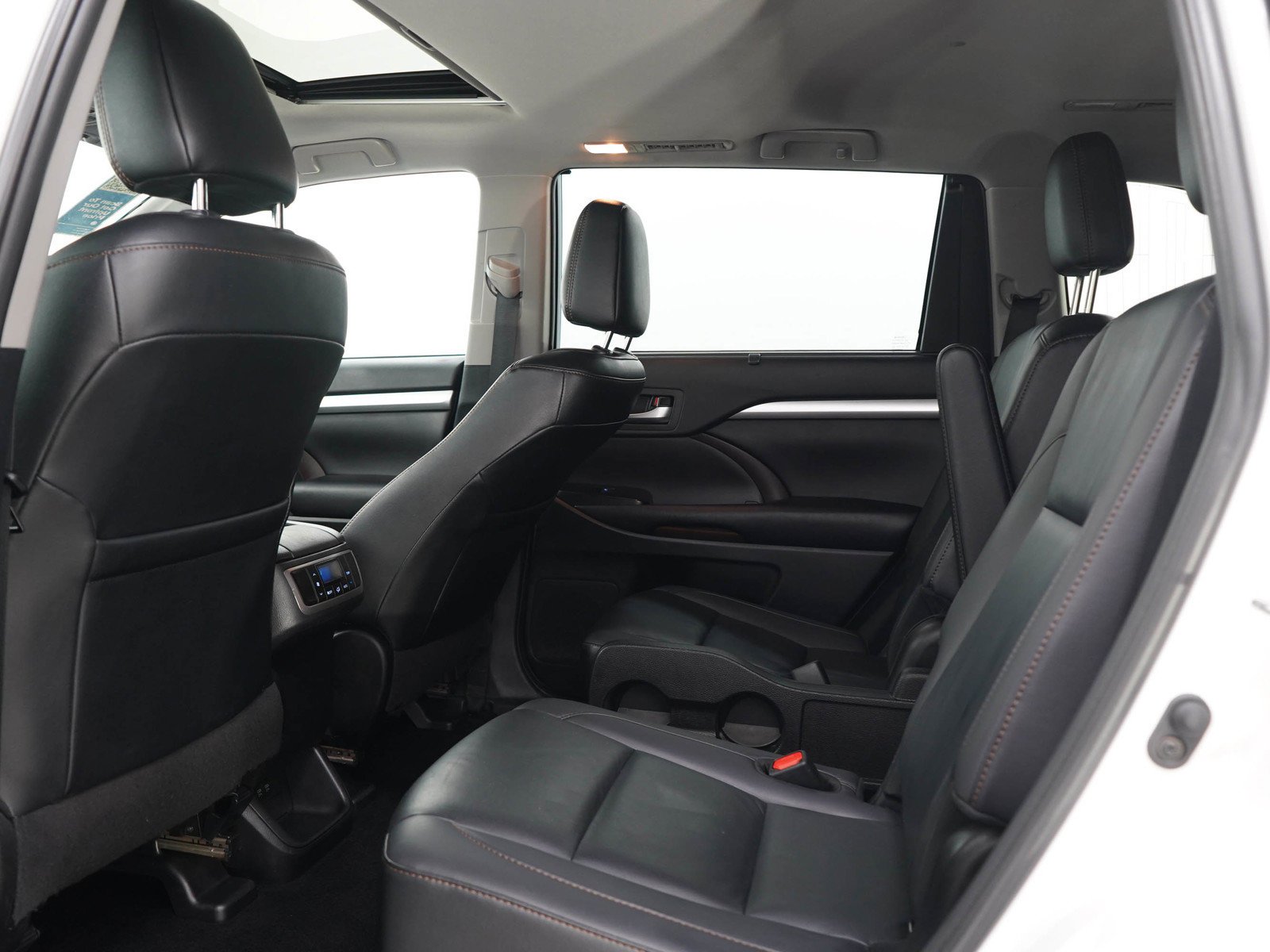 Used 2019 Blizzard Pearl Toyota XLE V6 AWD image 17