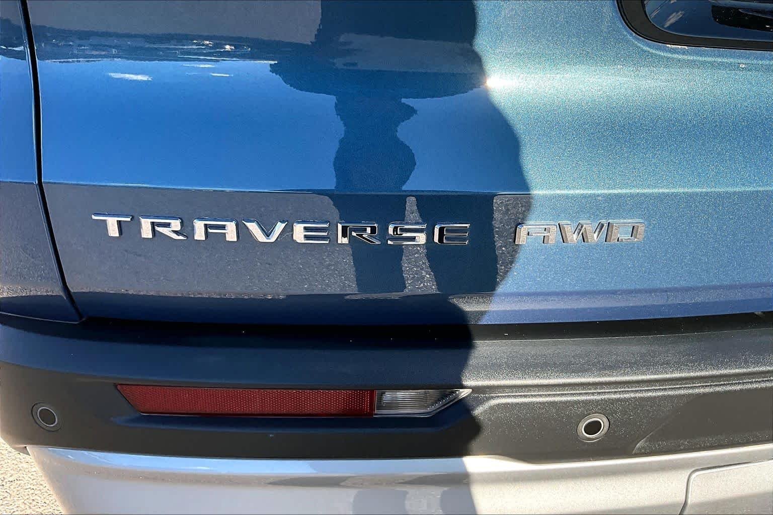 Used 2025 Lakeshore Blue Metallic Chevrolet AWD LT image 9