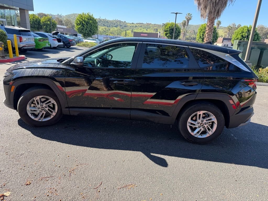 Used 2025 Black Hyundai SE image 6