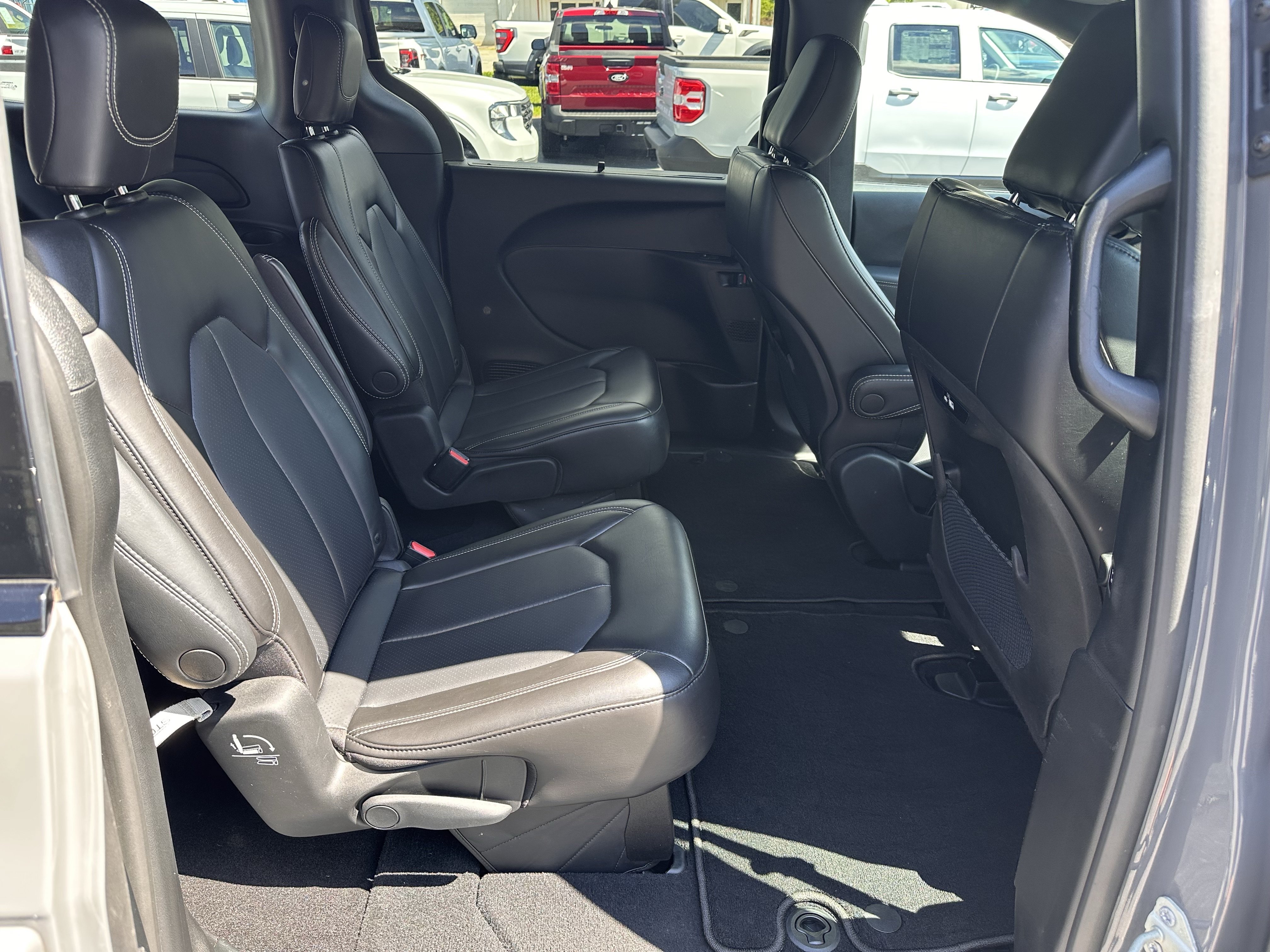 Certified Used 2023 Ceramic Gray Clearcoat Chrysler Touring L image 14