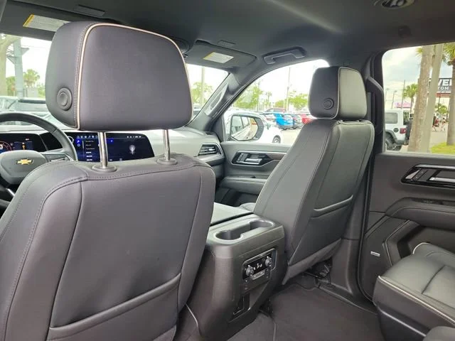 2025 Chevrolet Suburban Premier - Photo 16