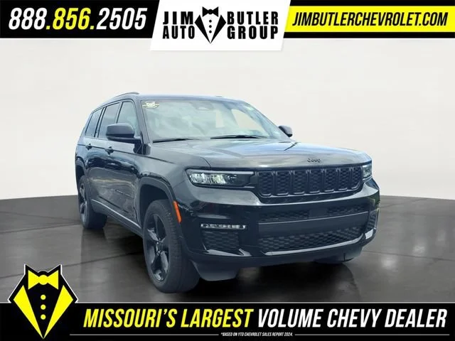 Used 2025  Jeep Limited image 28