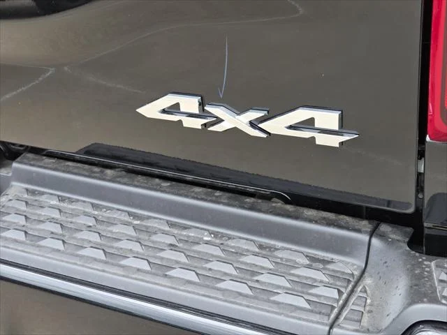 New 2026 Diamond Black Crystal Pearl-Coat Exterior Paint RAM Laramie image 5