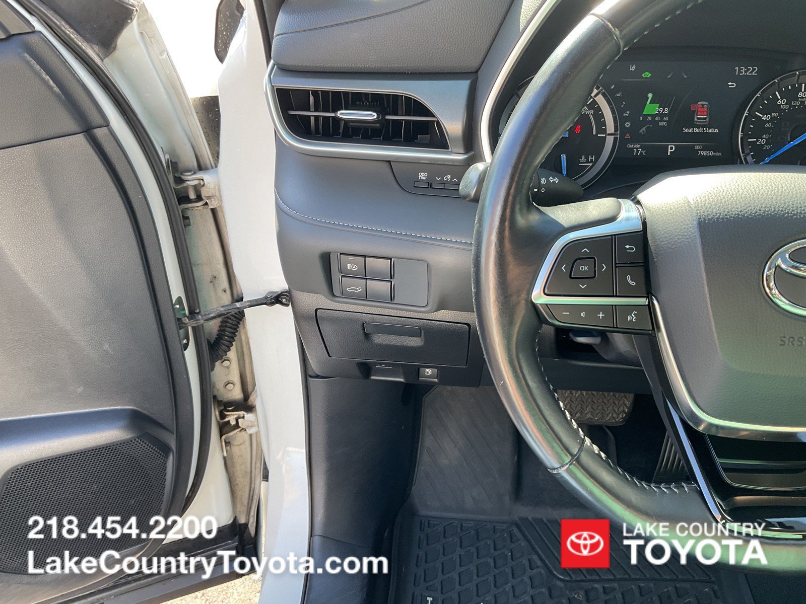 Used 2020 Blizzard Pearl Toyota XLE image 31