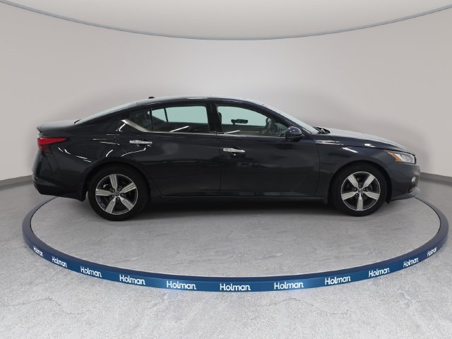 Used 2019 Blue Nissan 2.5 SV image 5