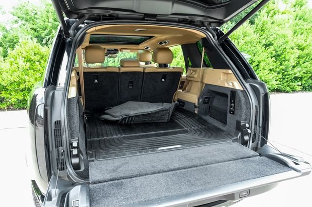 Used 2023 Black Land Rover SE image 69