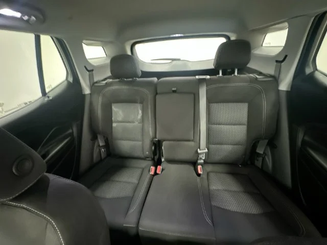 Used 2024 White GMC SLE image 31
