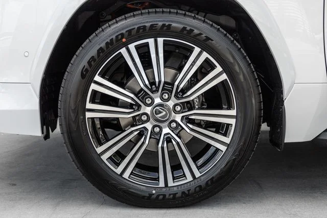New 2026 Eminent White Pearl Lexus LUXURY image 10