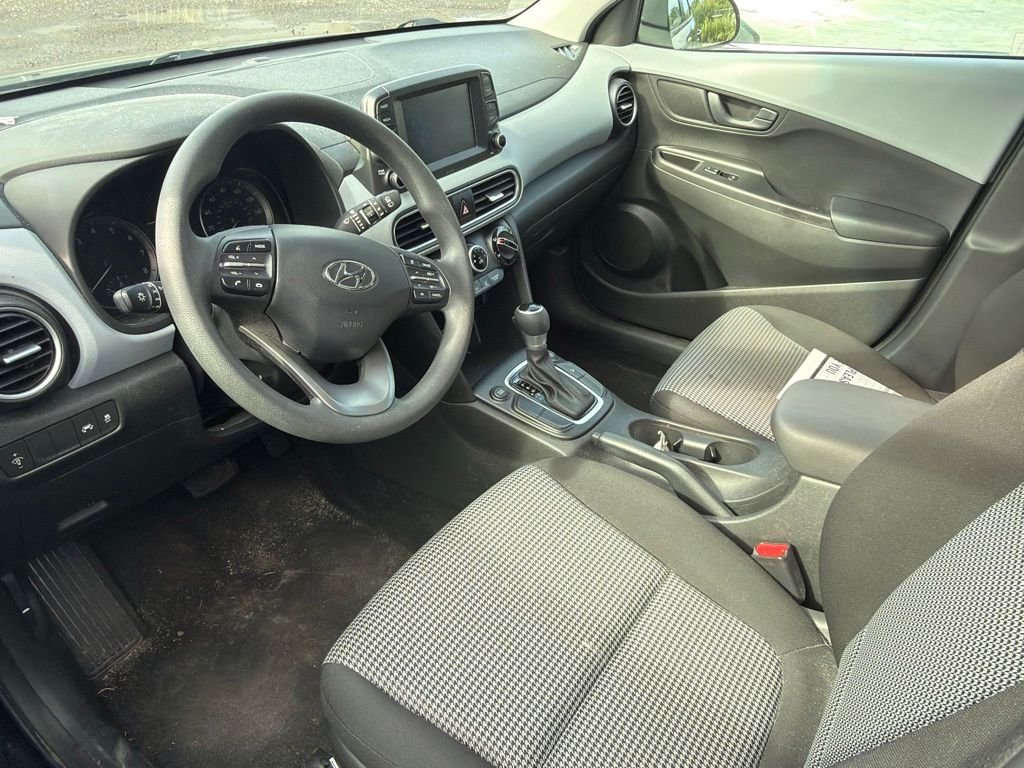 Used 2020 Black Hyundai SE image 8