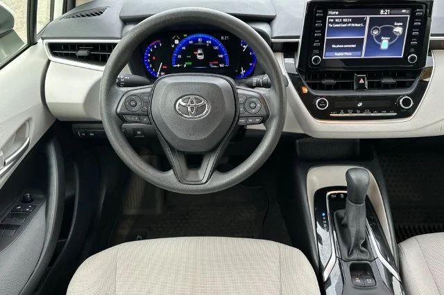 Used 2020 White Toyota LE image 16