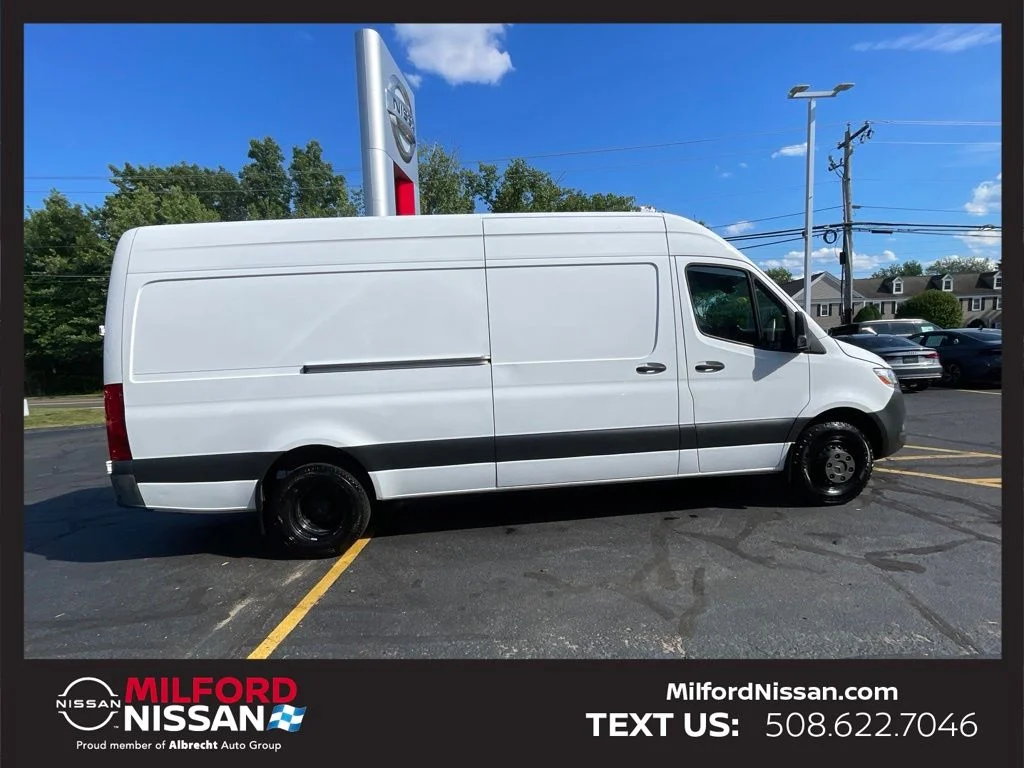 Used 2022 White Mercedes-Benz Cargo 170 WB image 6