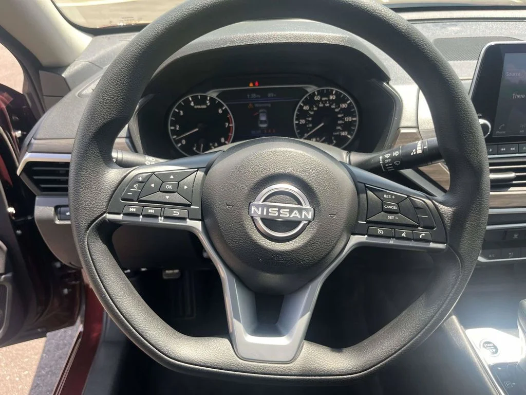 Used 2025 Red Nissan 2.5 SV image 18