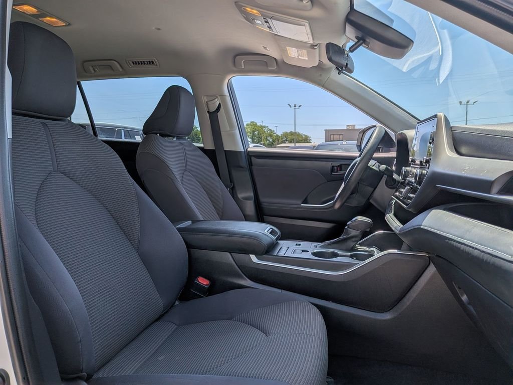 Used 2022 Beige Toyota L image 29