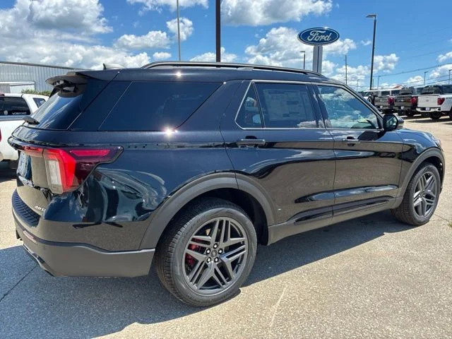 New 2026 Agate Black Metallic Ford ST-Line image 9