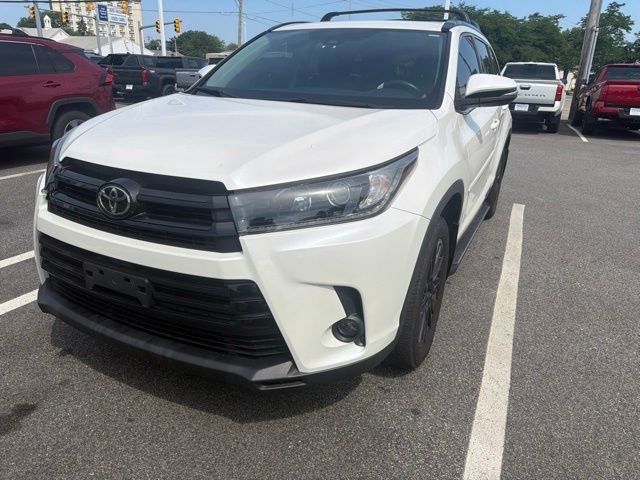 Used 2019 White Toyota SE image 5