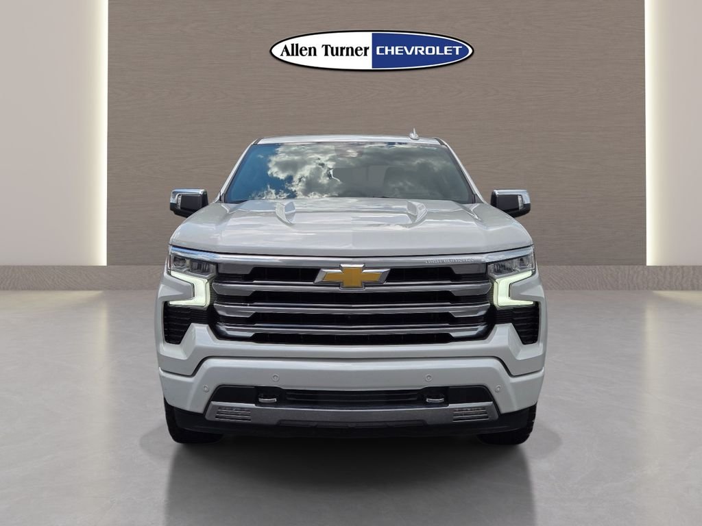 Used 2024 Beige Chevrolet High Country image 3
