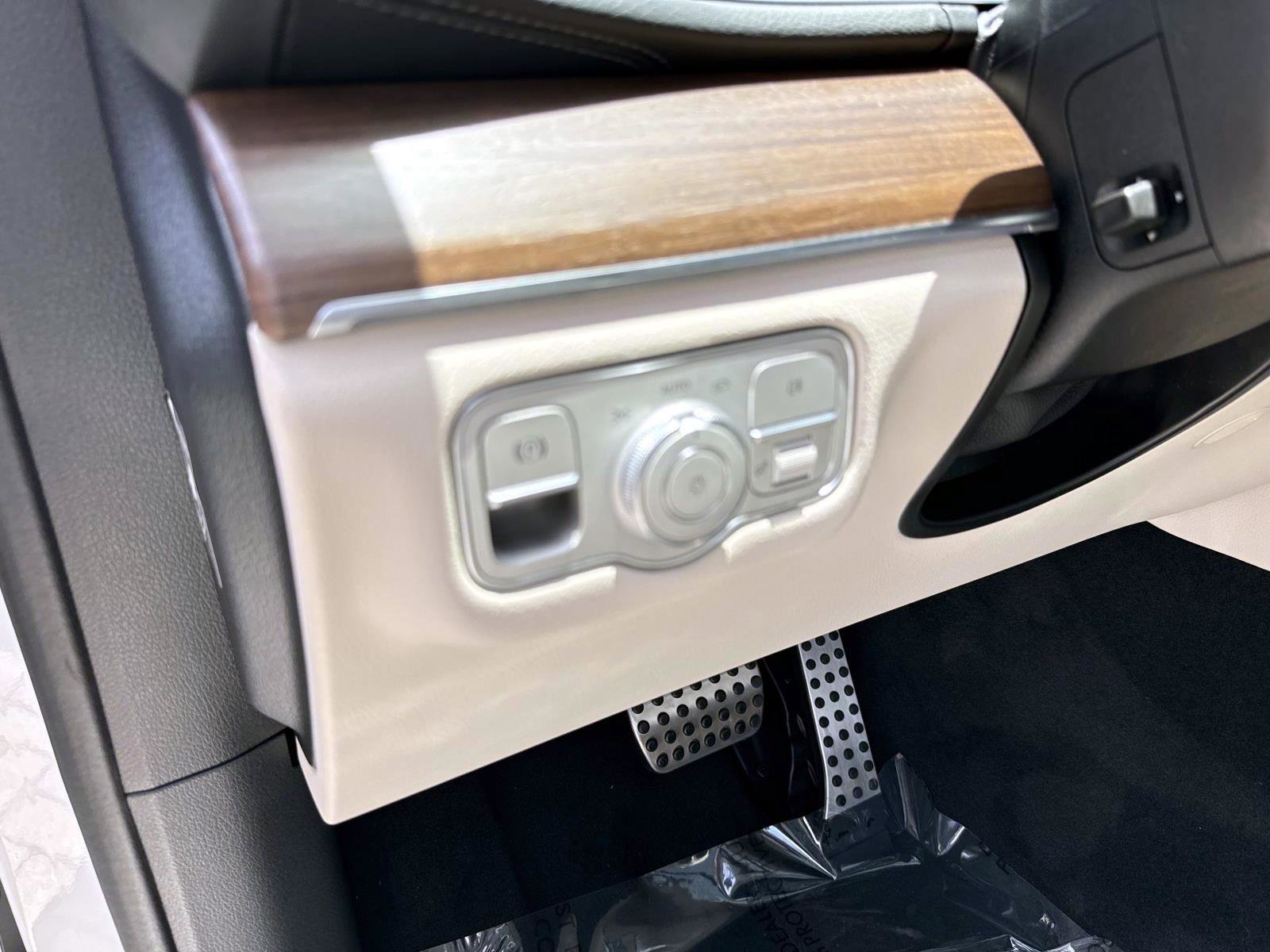 New 2026 Polar White Mercedes-Benz 450 4MATIC® SUV image 22