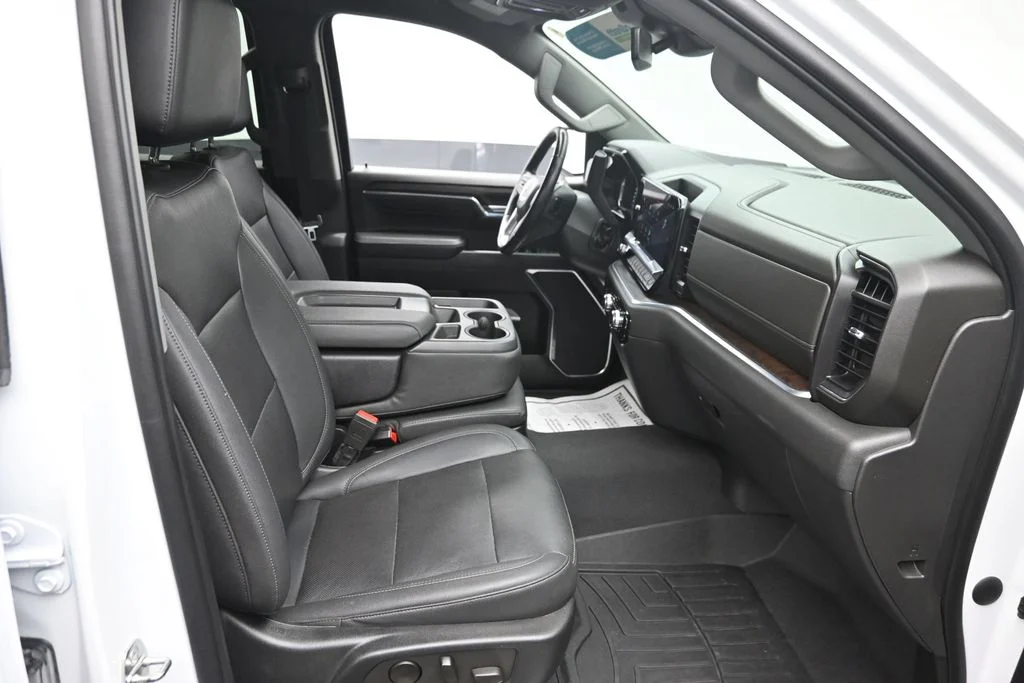 Used 2022 White GMC SLT image 17