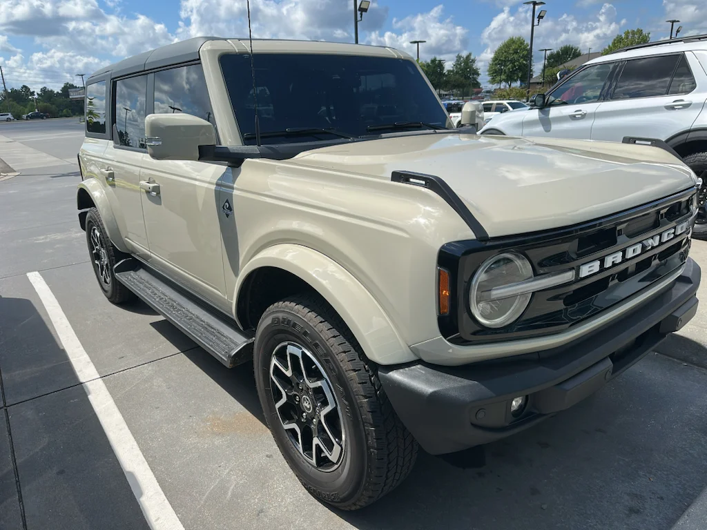 Used 2025 Desert Sand Ford Outer Banks image 2