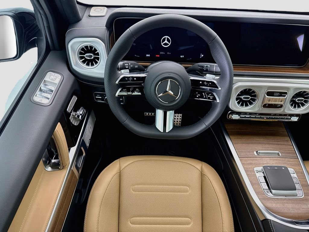 New 2027 MANUFAKTUR Deep Green Mercedes-Benz G 580 image 10