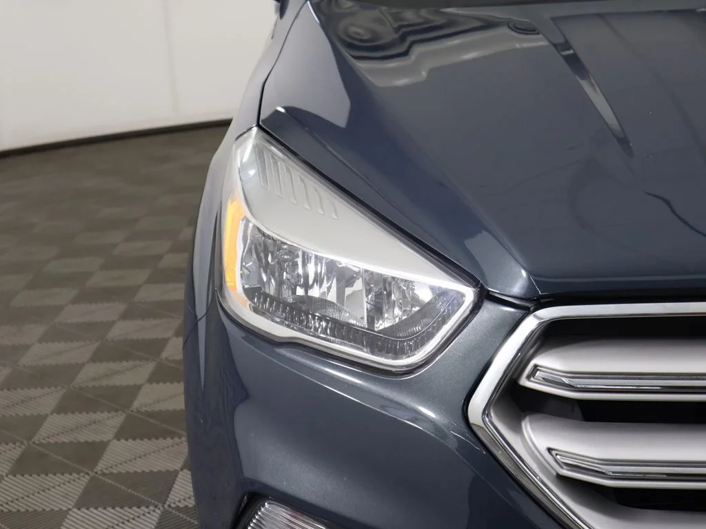 Used 2019 Green Ford SE image 10