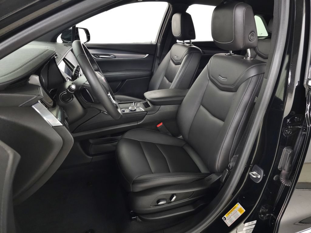 Used 2023 Stellar Black Metallic Cadillac Luxury image 17