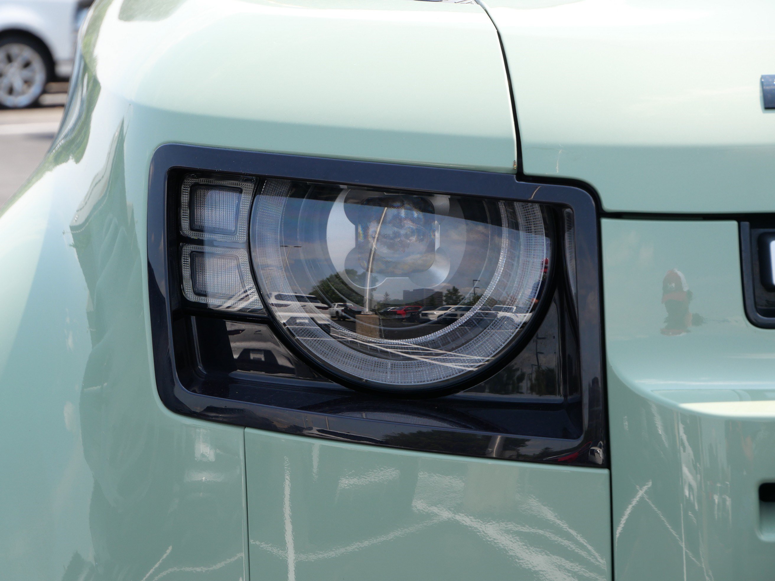 Certified Used 2023 Grasmere Green Land Rover 75th Edition image 9