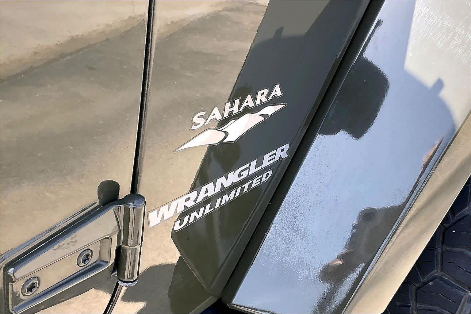 Used 2015 Tank Clearcoat Jeep Sahara image 28