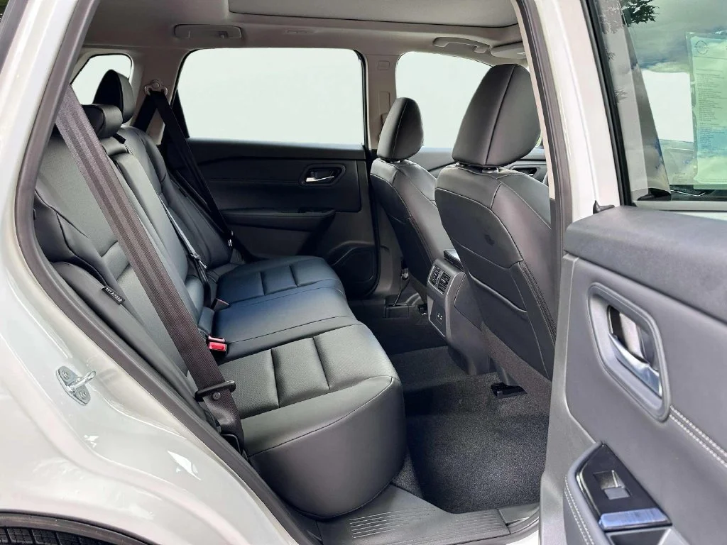 New 2026 Everest White Pearl Tricoat Nissan Dark Armor image 18