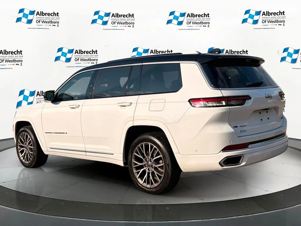 Used 2023 White Jeep Summit image 3
