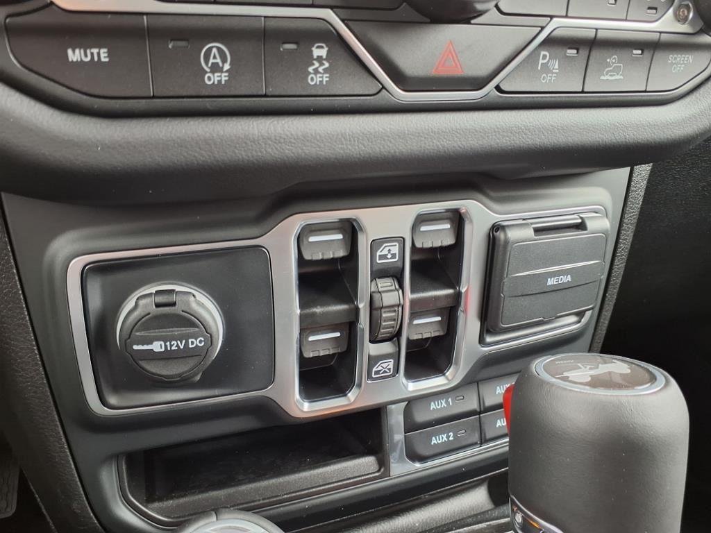 Used 2025 Black Clearcoat Jeep Sahara image 11
