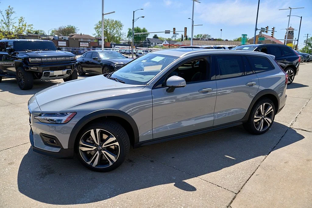 New 2026 Vapour Grey Volvo Plus image 3