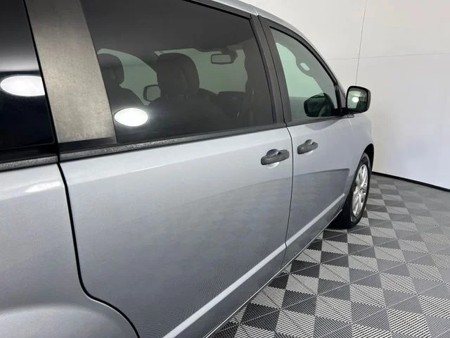 Used 2019 Silver Dodge SE image 9