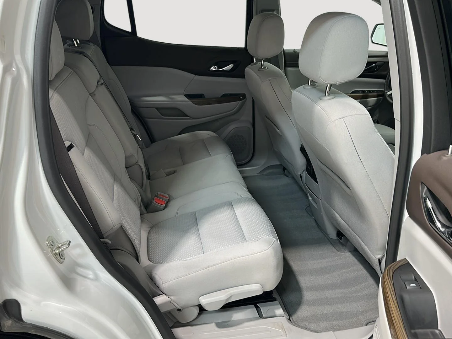 Used 2023 Summit White GMC SLE image 24