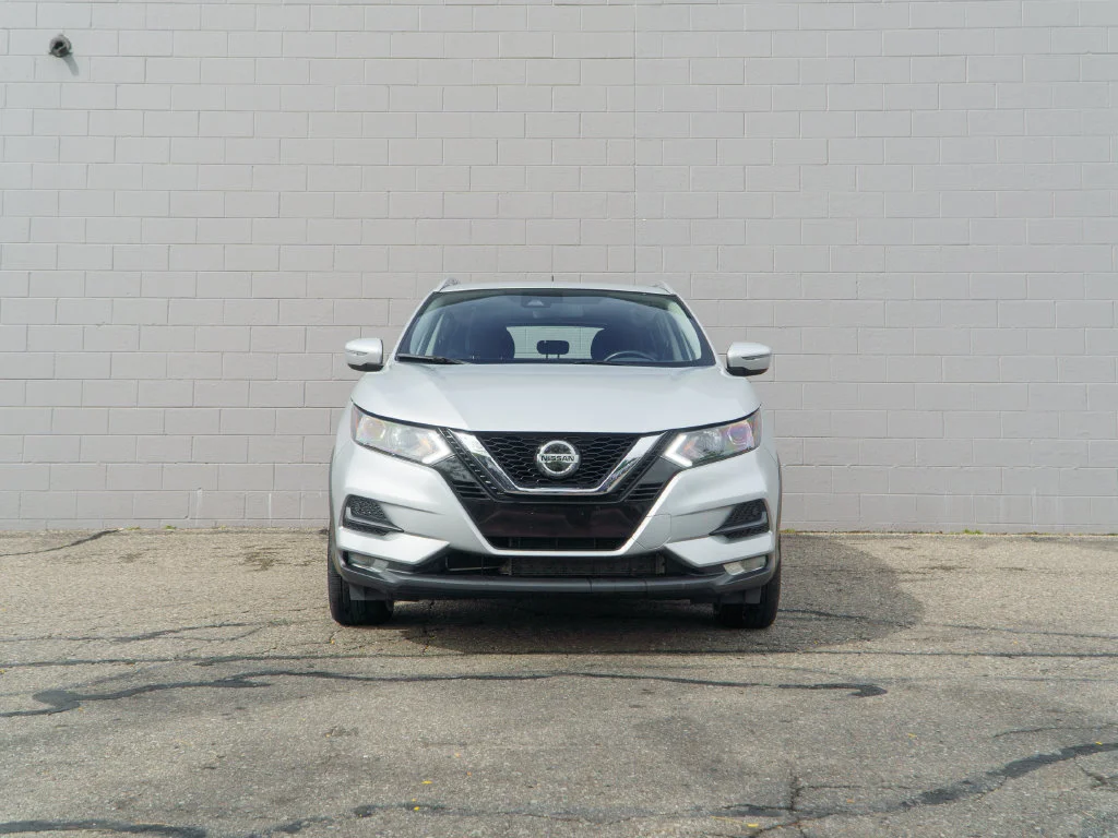 Used 2020 Brilliant Silver Metallic Nissan SV image 10
