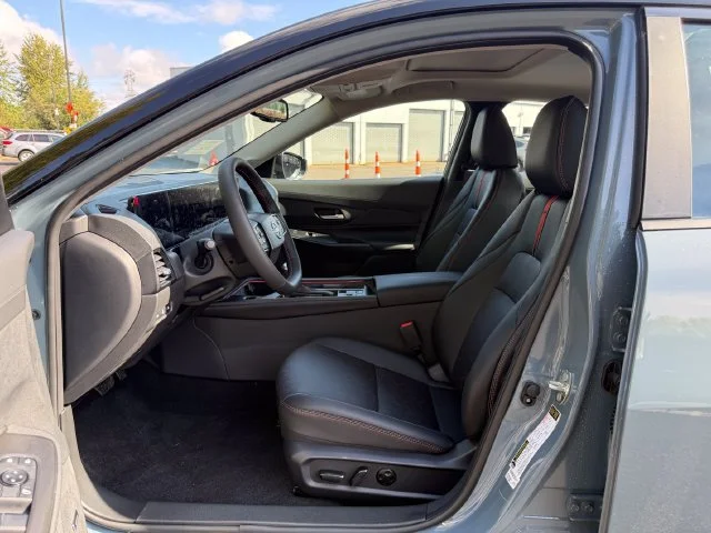 New 2027 Atlantic Gray Metallic/Super Black Nissan SR image 13
