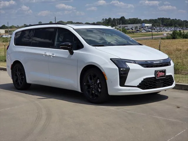 New 2027 Bright White Clear-Coat Paint Chrysler Limited image 1