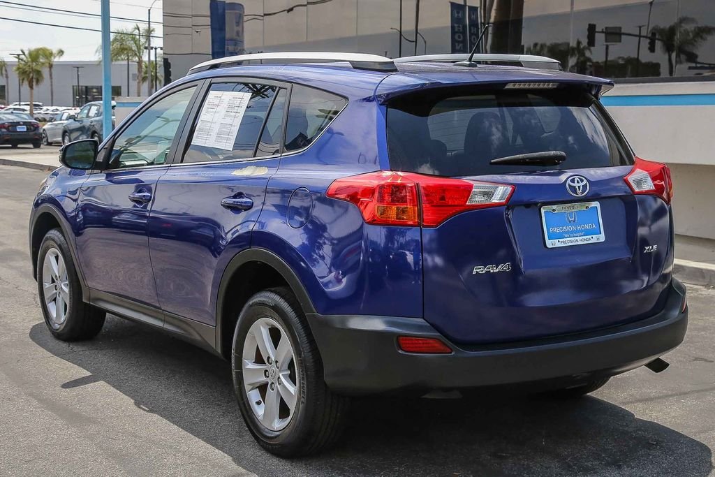 Used 2014 Blue Toyota XLE image 4