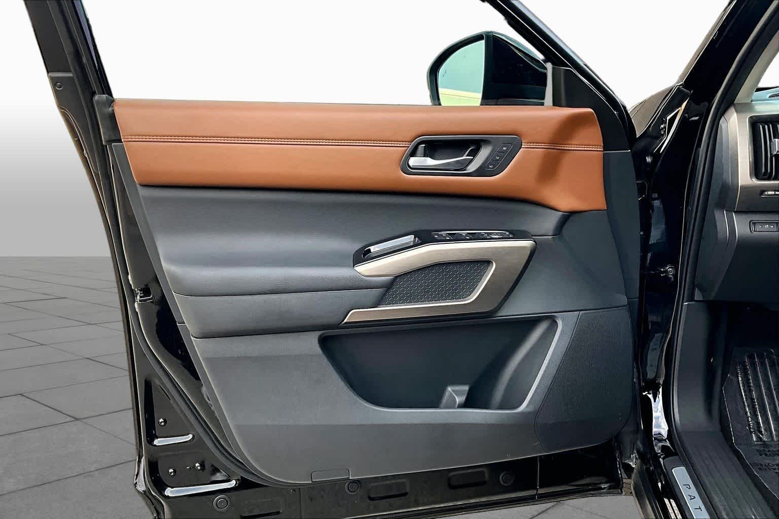 Certified Used 2025 Super Black Nissan Platinum image 22