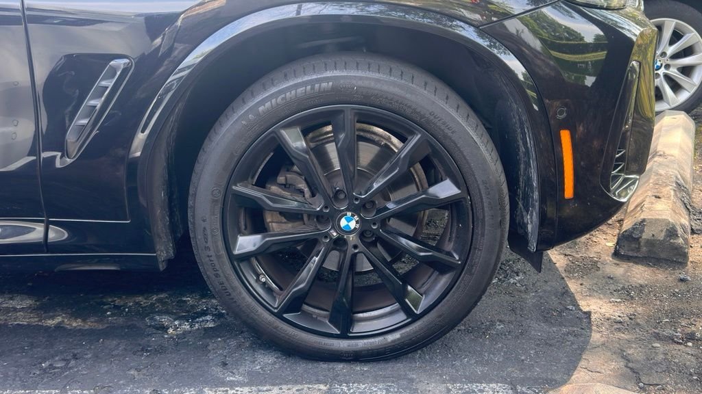 Used 2023 Black Sapphire Metallic BMW xDrive30i image 4