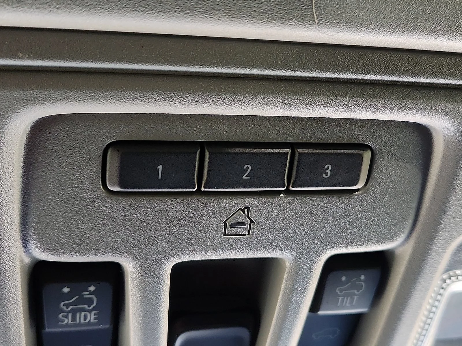 Used 2024 White Frost Tricoat GMC Denali image 22